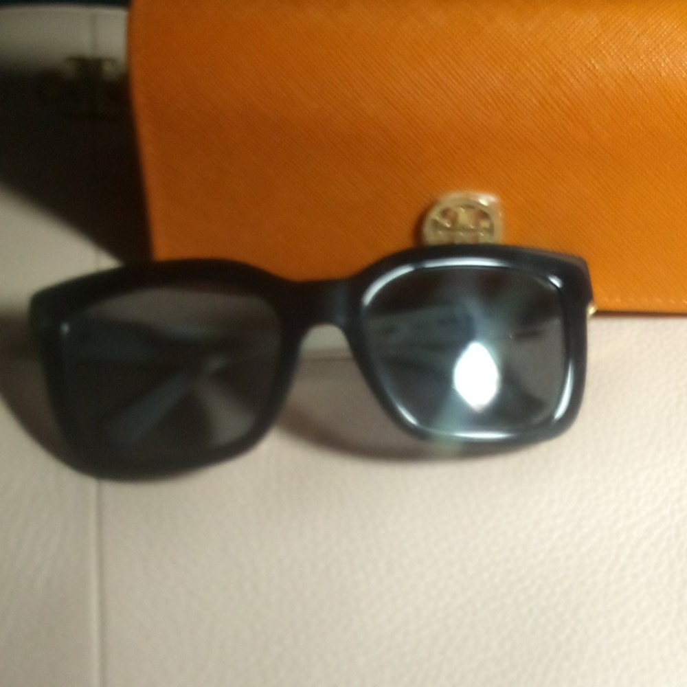 TORY Burch Sunglasses 🕶️ Preloved with case